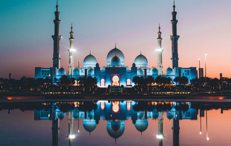 <p>El consejo municipal de la ciudad de Abu Dhabi se puso en contacto con Bloom Consulting para realizar un taller sobre la marca ciudad a más de 50 stakeholders clave en Abu Dhabi. El taller analizó la percepción digital global de la ciudad con el objetivo de desarrollar una estrategia estructurada para mejorar al atractivo digital de Abu Dhabi. </p><p>Bloom Consulting analizó el estado y la percepción actual de #DigitalAbuDhabi, y después proveyó soluciones innovadoras para la gestión y promoción de marca, suministrando un resumen detallado de lo que verdaderamente significa un #DigitalCity. El análisis exhaustivo permitió la creación de una idea central y una colección de 20 proyectos estratégicos de marca ciudad y actividades a implementar para la formación y mejora de #DigitalAbuDhabi. </p>