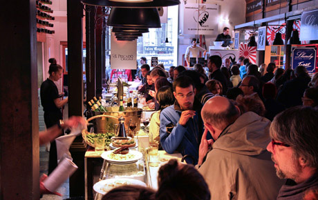 <p>L'autorité touristique du gouvernement régional de Madrid a contacté Bloom Consulting pour mesurer l'attrait de la marque existante de la ville de Madrid au moyen d'un benchmark de sa demande numérique - D2© par rapport à celle d'autres villes européennes. Celles-ci comprenaient Paris, Londres, Berlin, Amsterdam, Rome et Barcelone.</p>
                                    <p> Grâce à l'outil propriétaire Digital Demand - D2© de Bloom Consulting, nos experts ont conseillé le gouvernement régional de Madrid sur l'attrait touristique brut de la ville par rapport à ses concurrents, et ont développé des stratégies efficaces pour repositionner la marque de la ville afin d'inverser la tendance à la baisse des revenus touristiques à Madrid.</p>
                                    <p>Nos recommandations ont été conçues pour renforcer l'attrait de Madrid dans les segments touristiques inexploités, ainsi que pour renforcer les principaux marchés touristiques cibles de la ville.</p>