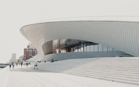 <p>Turismo de Portugal a contacté Bloom Consulting pour obtenir une analyse de l'attractivité du Portugal pour les touristes internationaux. La nation souhaitait comprendre et analyser son niveau de demande en ligne de la part des principaux marchés cibles.</p>
                                    <p>En utilisant l'outil propriétaire de Bloom Consulting, Digital Demand (D2©), Turismo de Portugal a obtenu des informations précieuses et notre analyse a révélé que le Portugal est la destination la plus recherchée au monde en ce qui concerne le tourisme lié au surf. Cela s'est avéré utile dans le développement d'une stratégie claire pour renforcer l'attrait du Portugal pour les touristes potentiels au sein de leurs marchés cibles spécifiques.</p>