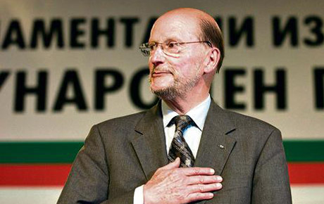 
                                    <p>L'agence de promotion des investissements de Bulgarie, InvestBulgaria, a engagé Bloom Consulting pour développer sa stratégie de marque à un moment critique de son histoire : l'intégration de la Bulgarie dans l'Union européenne. Grâce au travail de l'ancien Premier ministre et roi S.M. Simeon Saxe-Cobourg-Gotha, la Bulgarie avait réalis des progrès socio-économiques remarquables. Néanmoins, le gouvernement était conscient du fait que la Bulgarie ne pouvait pas se reposer sur ses acquis, car l'absence d'une perception favorable de la marque limitait la croissance et les investissements stratégiques en capital-risque dans le pays.</p>
                                    <p>C'est pourquoi Bloom Consulting, en collaboration avec le gouvernement bulgare, a élaboré une stratégie à court et moyen terme pour développer la marque d'investissement de la Bulgarie, avec pour objectif de définir le pays comme un centre stable pour les investissements en capital-risque, avec le potentiel d'attirer 50 millions d'euros par an en capital-risque d'ici à 2015.</p>
                                    <p>Les résultats de notre stratégie ont été spectaculaires : notre projection sur dix ans a été réalisée en trois ans seulement. La stagnation de la croissance des investissements en 2005 (l'année où nous avons lancé le projet) a été entièrement inversée, les investissements en capital-risque augmentant de 560 millions d'euros dès la première année. Ce résultat, dix fois supérieur à nos prévisions initiales, a permis à la Bulgarie de passer de la treizième à la première place du classement 2010 des PECO.</p>