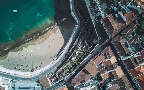 <p>O Município de Angra do Heroísmo contratou a Bloom Consulting com o objetivo de perceber o nível e a evolução da atratividade digital para potenciais turistas e investidores para o território. </p>
                                    <p>Através do algoritmo Digital Demand – D2©, a Bloom Consulting produziu um relatório que se focava não só nos pontos mais atrativos e merecedores de um grande volume de pesquisa por parte dos públicos-alvo mais importantes, mas também na contextualização de Angra do Herosmo no contexto do turismo e dos negócios da Região dos Açores. Este projeto contou ainda com a apresentação dos pontos-chave da investigação em Angra do Heroísmo.</p>